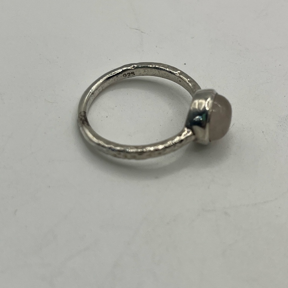 Sterling silver ring with rose quartz cabachon bezel set center. Size 6 - Picture 2 of 6